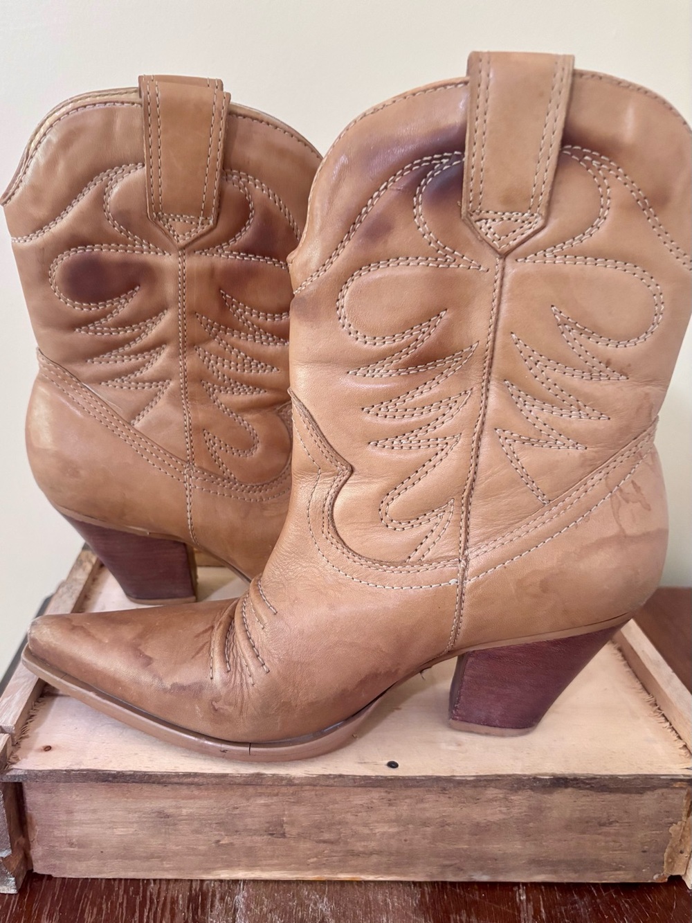 Vintage Tan/Ombre Authentic Leather Short Cowboy Boots Sz 6.5